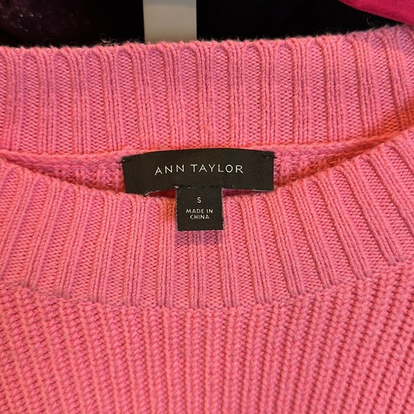 Ann Taylor pink long sleeve crew neck sweater size S - Picture 2 of 3